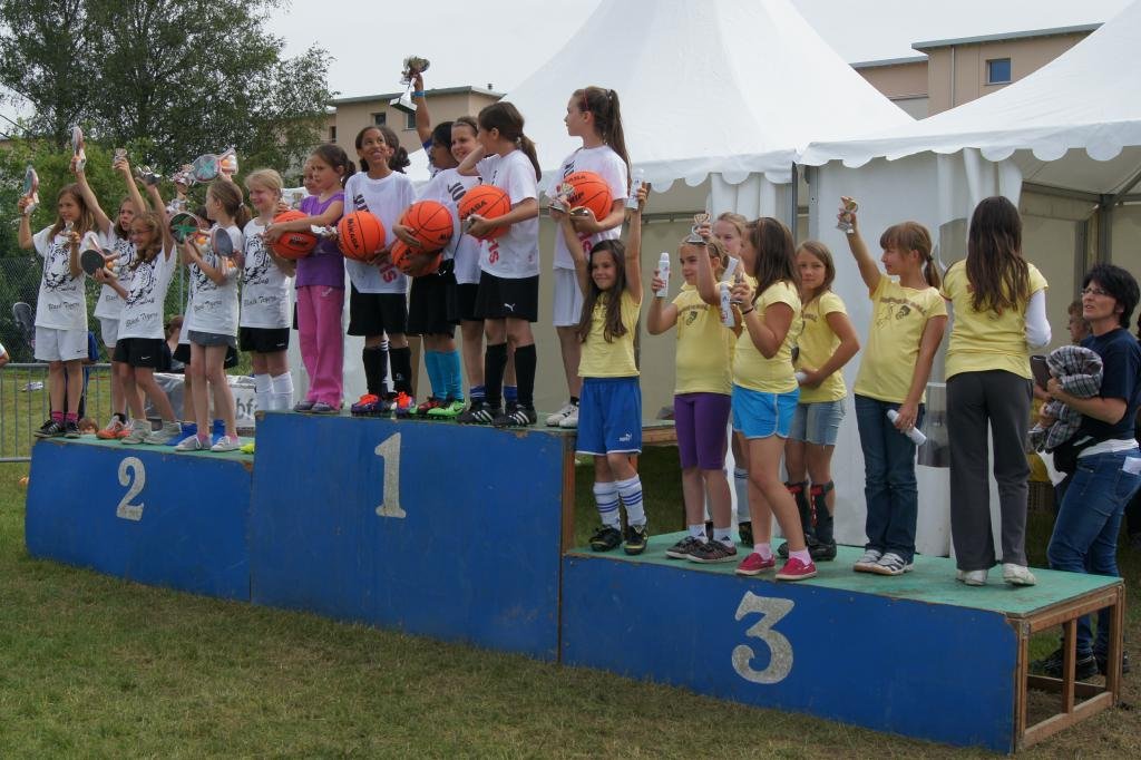 32 sieger juve girls  2 back tigers  3 gsesch d ball